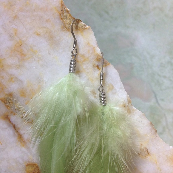 🌟💗🎿STUNNING LUXURIOUS FEATHER DROP EARRINGS🎿💗 - Picture 2 of 3