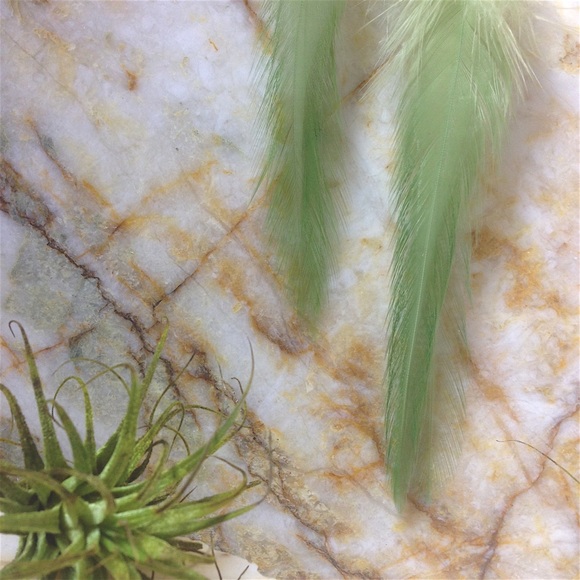 🌟💗🎿STUNNING LUXURIOUS FEATHER DROP EARRINGS🎿💗 - Picture 3 of 3