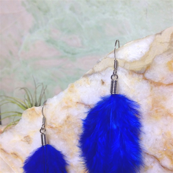 🌟💙🌈GORGEOUS BLUE DROP FEATHER EARRINGS🌈💙🌟 - Picture 2 of 3