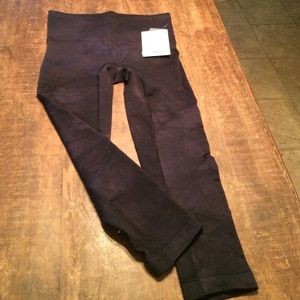 Athleta Recharge Tie Dye Capri sz XS