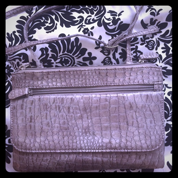Brand new cross body bag so many compartments
