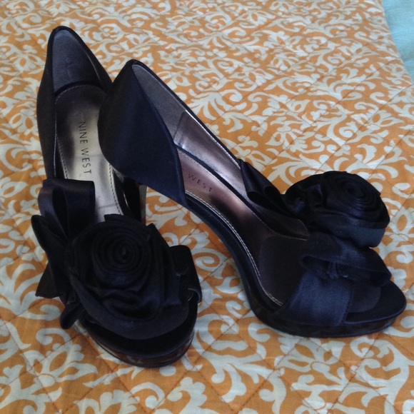 Nine West Black Elegant Fabric Heels.