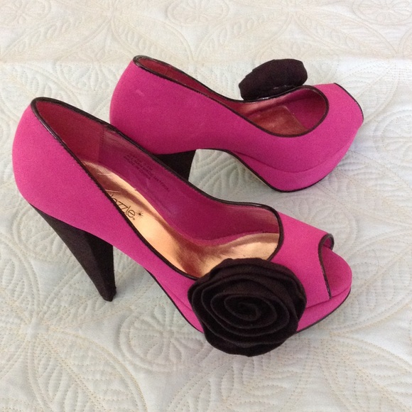 JUST REDUCEDPink/black high Heels from Shoe Dazzle