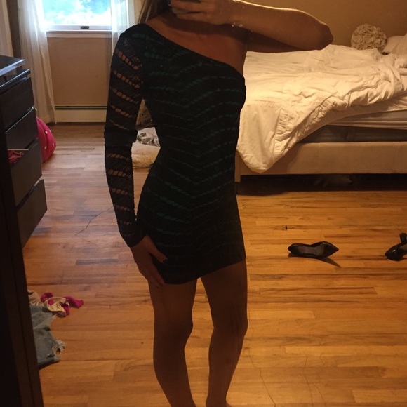 One shoulder Bebe dress - Picture 3 of 3