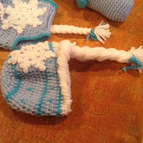 Crocheted Frozen outfit - Picture 2 of 4