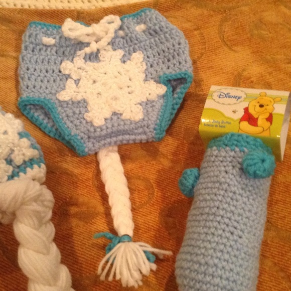 Crocheted Frozen outfit - Picture 3 of 4