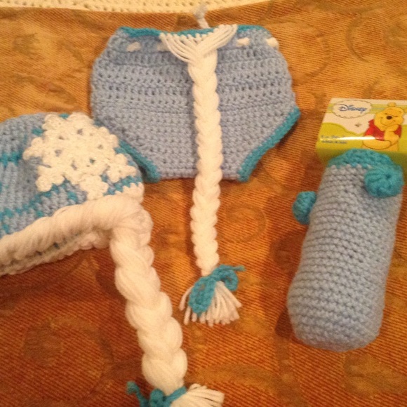 Crocheted Frozen outfit - Picture 4 of 4