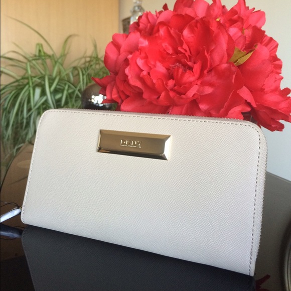 DKNY Handbags - 🎁DKNY   WALLET-SAND🎁