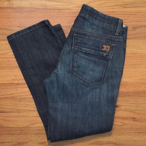 Like new straight leg Joe's capris 27/25