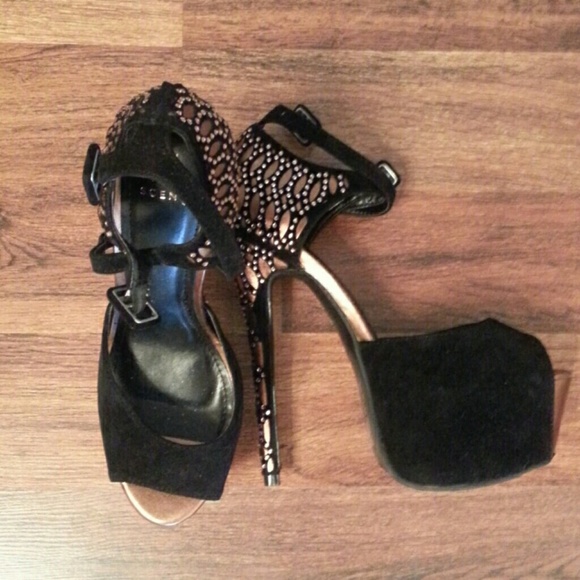 Brand new shoedazzle peeptoe size 8