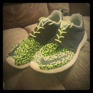 Nike Roeshe Leopard pak