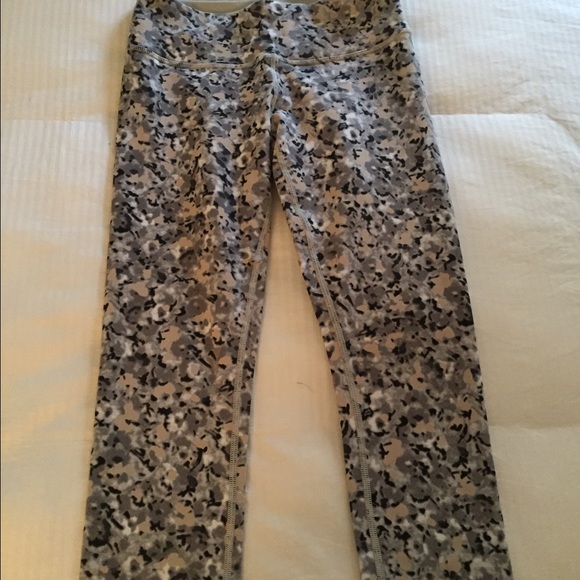 Lululemon wunder under crops