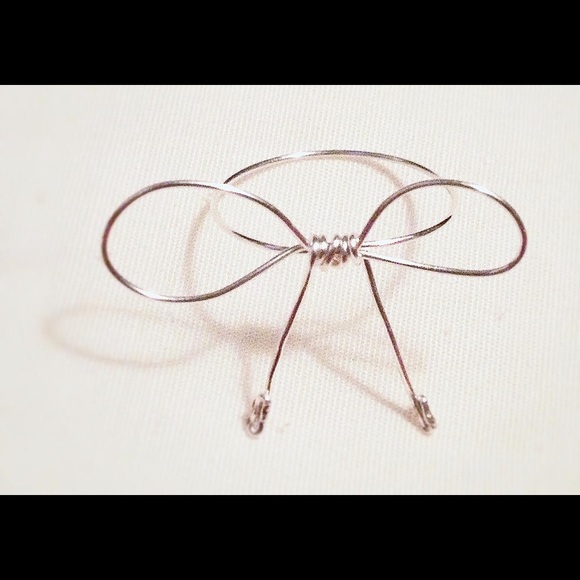 "Bow Ring"