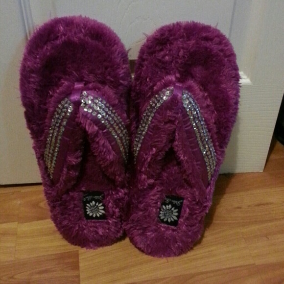 pink house shoes