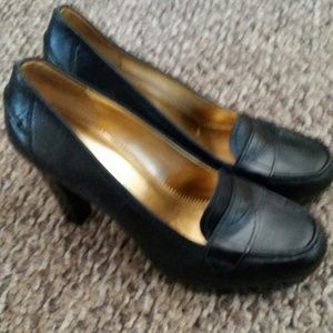 Black dress shoe
