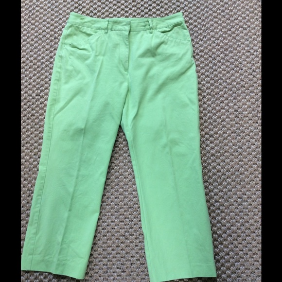 Lilly Pulitzer Pants - 🎉SALE🎉 LILLY PULITZER Light Green Capris 10 EUC