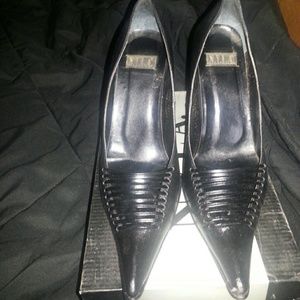Nyla pointy toe pumps