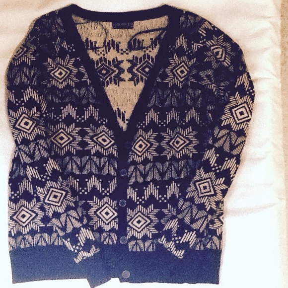 SOLD ON MECARI 📢(PLUS SIZE) Designer Sweater 🙋🏽