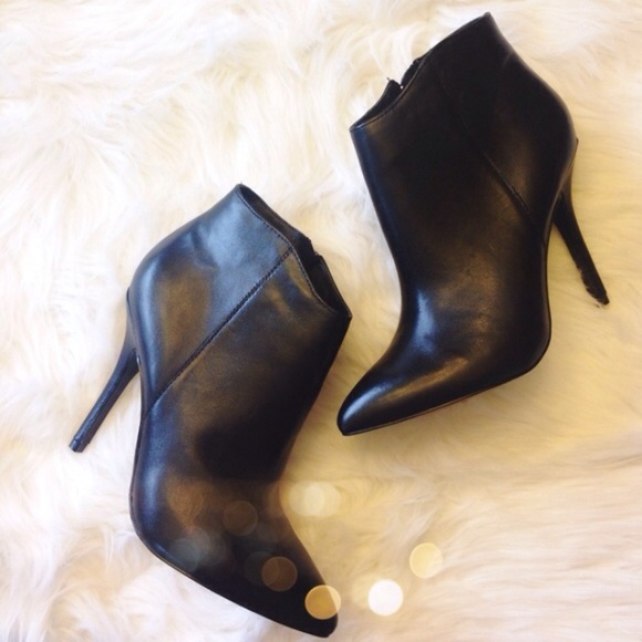 Steve Madden Shoes - Steve Madden Black Leather Booties