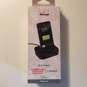 Charge and sync dock for iPhone 4/4s