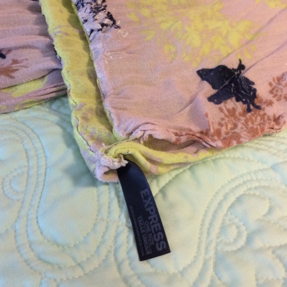 Lightweight Infinity Scarf - Picture 3 of 3