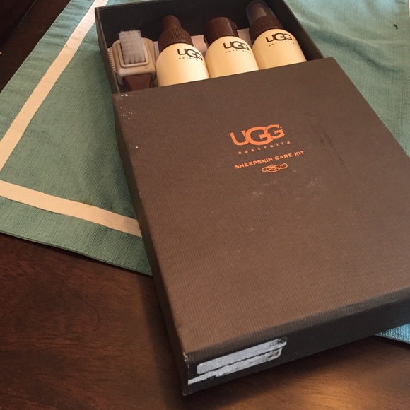 UGG sheepskin Carichit never been used brand-new