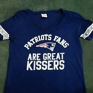 V-neck Patriots Tee