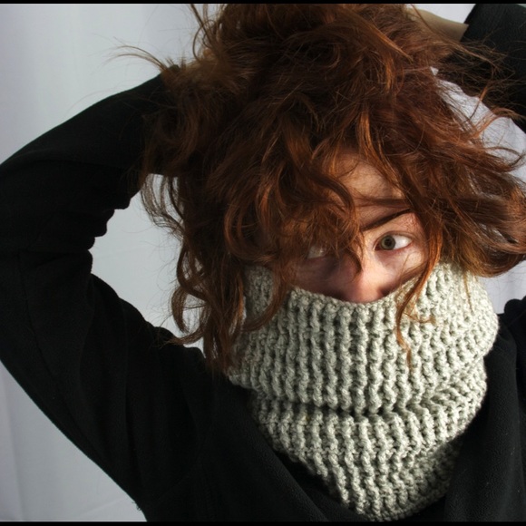 Handmade scarf by snuud in the ribbed stitch - Picture 1 of 4