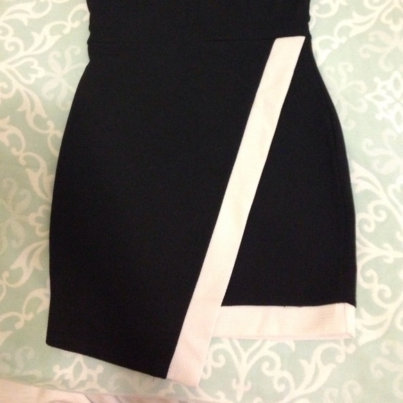 Black Dress - Picture 4 of 4