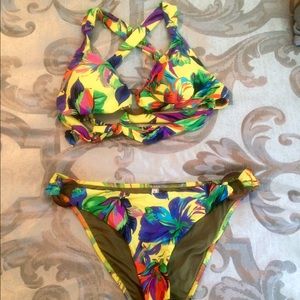 ☀️👙 Nanette Lepore Halter Bikini👙☀️