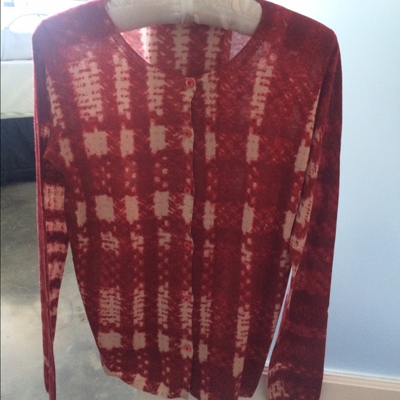 Gorgeous silk and cashmere light weight cardigan.