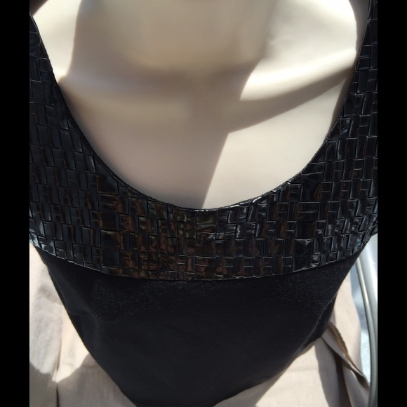 Kensie  Black accent collar top size Medium - Picture 3 of 4