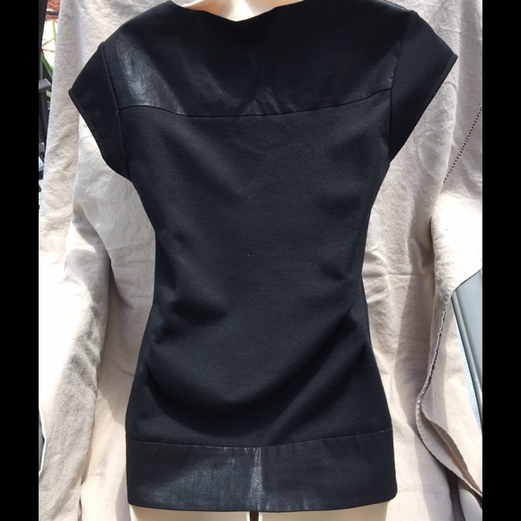 Kensie  Black accent collar top size Medium - Picture 2 of 4