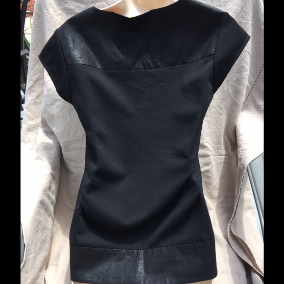 Kensie  Black accent collar top size Medium - Picture 4 of 4