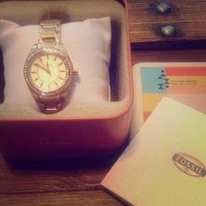 🕑 Women's Fossil Watch 🕑