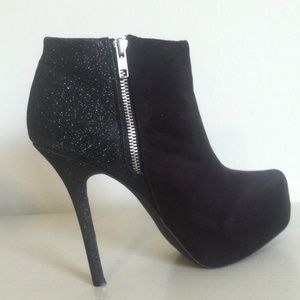Heels boots black