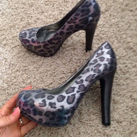 Guess leopard heels