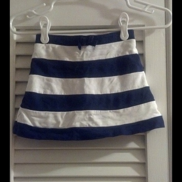 Crazy 8 white and navy blue skirt