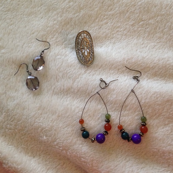 Three piece jewelry set!