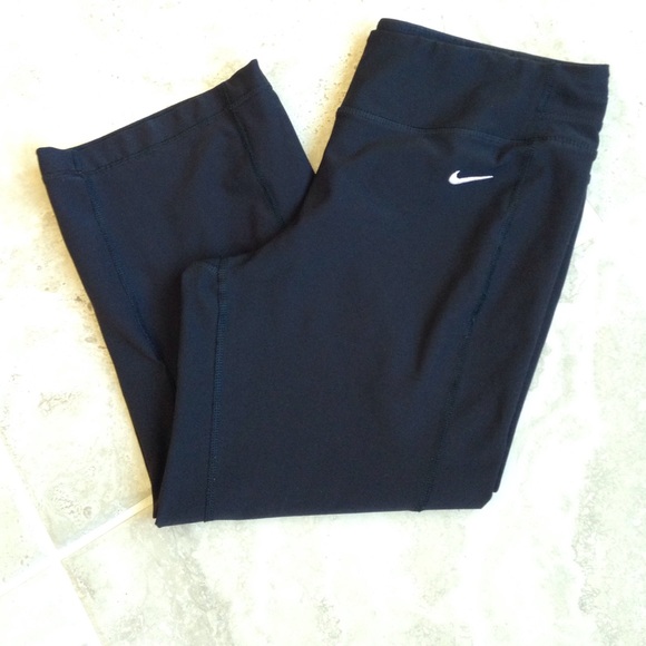 Nike Dry Fit Capri Workout Pants in Black