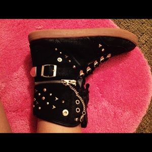 Pastry leopard shoes