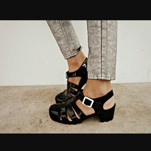 Black jelly sandals