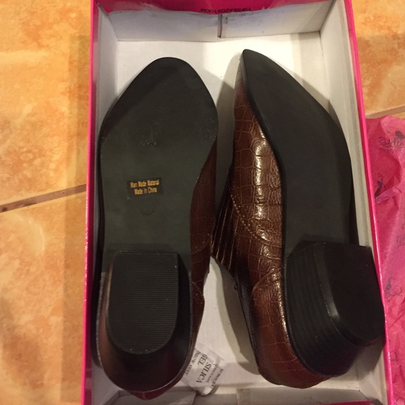 Booties - Picture 3 of 4