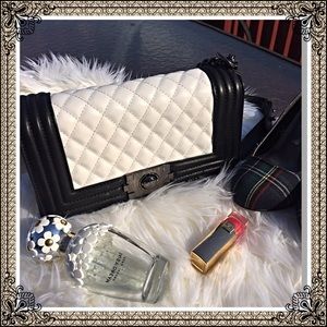 🌹FINAL PRICE🌹Quilted Vegan leather purse