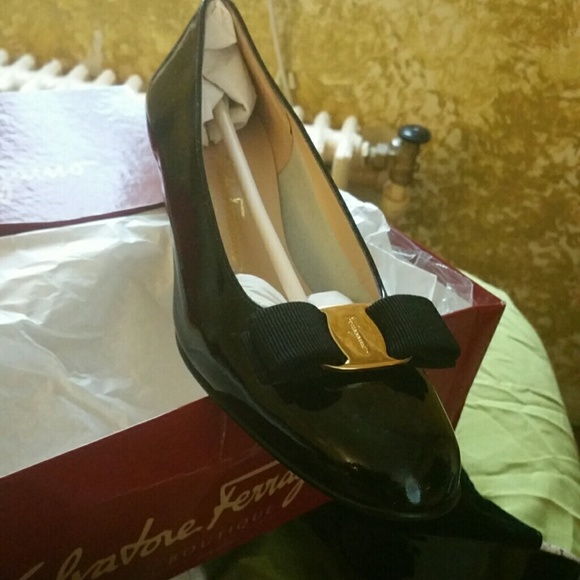FERRAGAMO SHOES