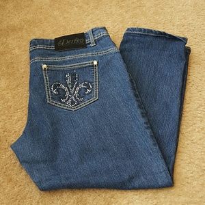 Dereon bling pocket capri pants.