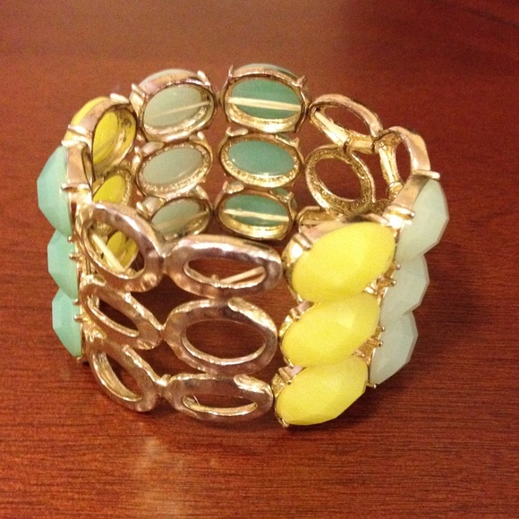 Francesca's colored bracelet - Picture 2 of 3