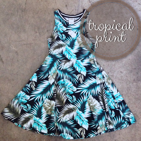 PINK Victoria's Secret Dresses & Skirts - Tropical Print PINK Skater Dress 🌴🌴