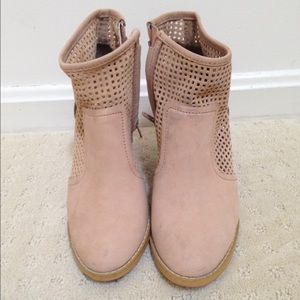 💥SOLD!💥Saks Fifth Ave Shoes