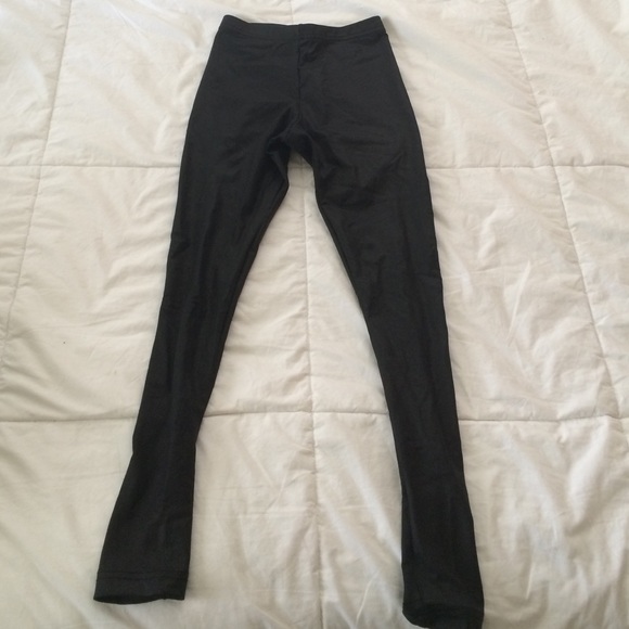 ❌SOLD IN BUNDLE❌AA Matte Black Leggings - Picture 2 of 4